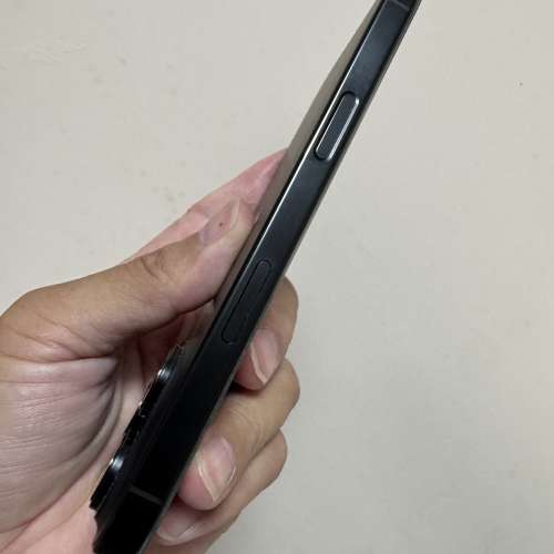 iPhone 16pro 256gb,港行雙卡極新，電池健康度90，所有原裝，所有功能正常！