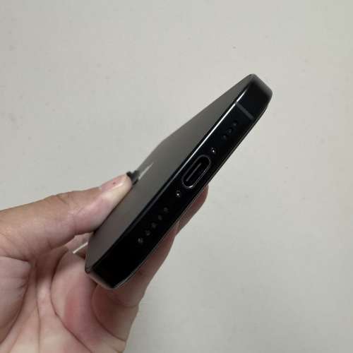 iPhone 16pro 256gb,港行雙卡極新，電池健康度90，所有原裝，所有功能正常！
