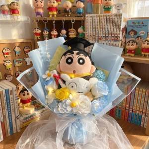 睇下文‼️ 正版蠟筆小新畢業公仔花束 蠟筆小新畢業花束 蠟筆小新花束 Exclusive P...