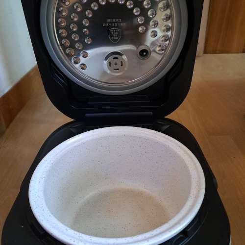日本家典牌第五代石瓷燒電飯煲 San'Dy SDR-888/4S