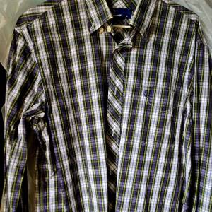 Fred Perry  新淨 靚仔 格仔 長袖恤衫，有心口Logo。岩平時返工或出街著 M size / ...