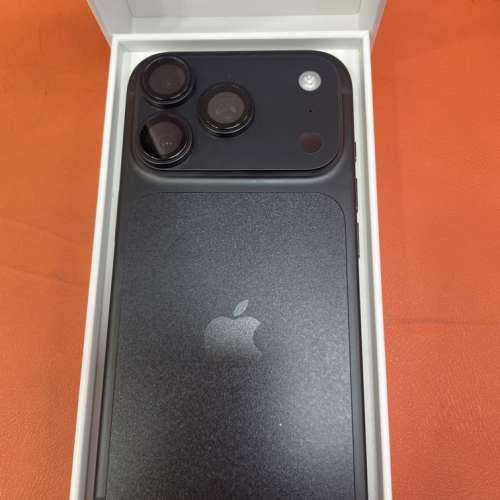 iPhone 18 Pro 256GB 銀色 黑色 香港行貨 蘋果保養到2027年9月19日 電池100% 自用首...