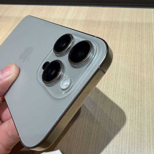 iPhone 16pro 256gb，港行雙卡極新，電池健康度87，完美冇花，所有原裝，所有功能正...