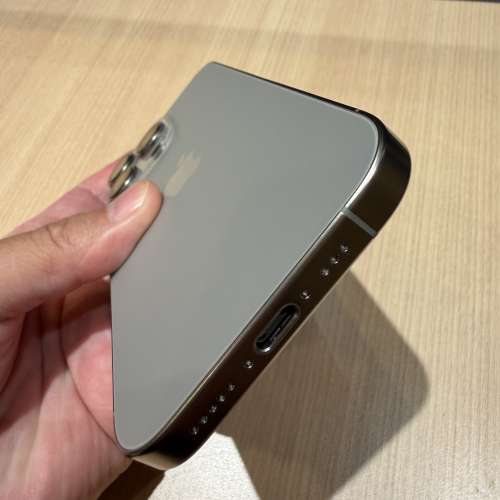 iPhone 16pro 256gb，港行雙卡極新，電池健康度87，完美冇花，所有原裝，所有功能正...