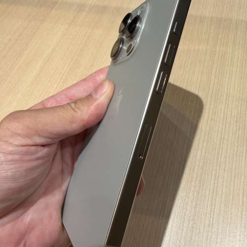iPhone 16pro 256gb，港行雙卡極新，電池健康度87，完美冇花，所有原裝，所有功能正...