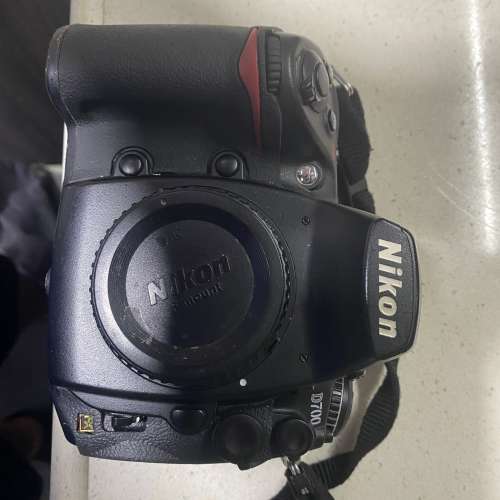 D700
