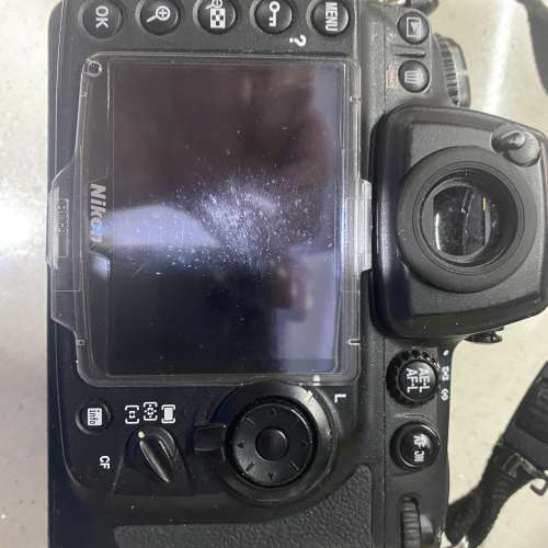 D700
