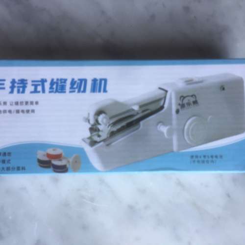 $50 100% 全新 worked 手持式縫紉機 (用AA電池x4)