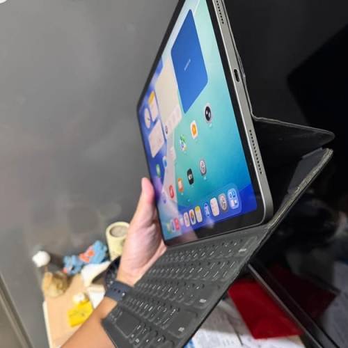 iPad Pro (11吋）（2代）256gb,+ipad pro keyboard 港版極新少用,冇修冇拆，所有原...