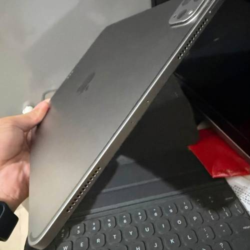 iPad Pro (11吋）（2代）256gb,+ipad pro keyboard 港版極新少用,冇修冇拆，所有原...