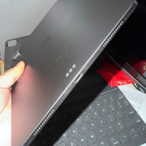 iPad Pro (11吋）（2代）256gb,+ipad pro keyboard 港版極新少用,冇修冇拆，所有原...