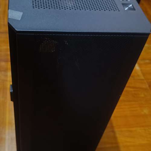 MATX 玻璃則皮機箱送CM水冷