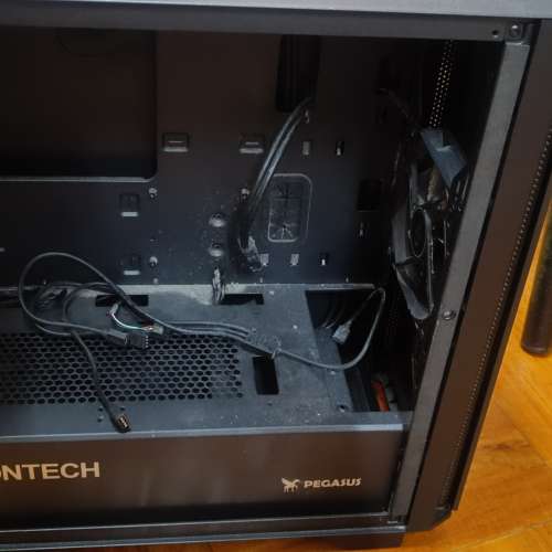 MATX 玻璃則皮機箱送CM水冷