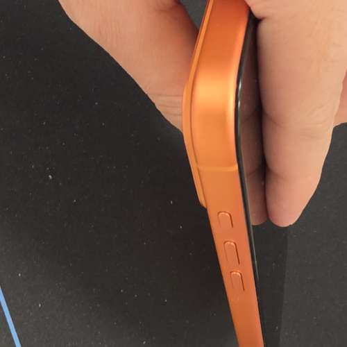 Orange iPhone 17 Pro Max 電池 100%