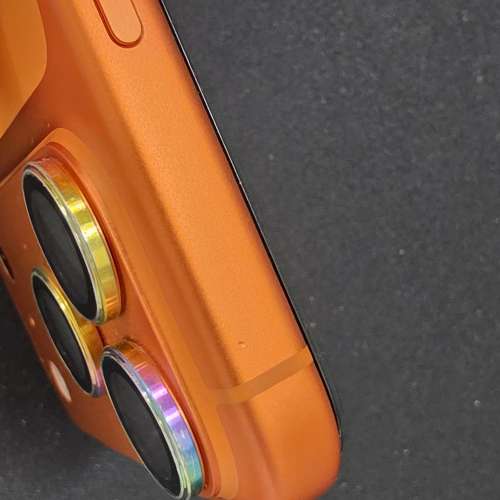 Orange iPhone 17 Pro Max 電池 100%