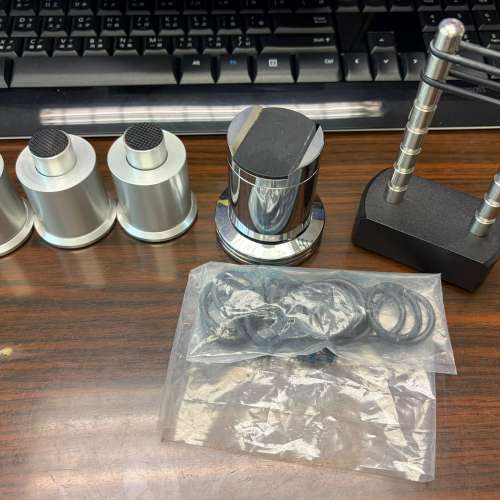 磁浮機座3個，Hifi線座2個