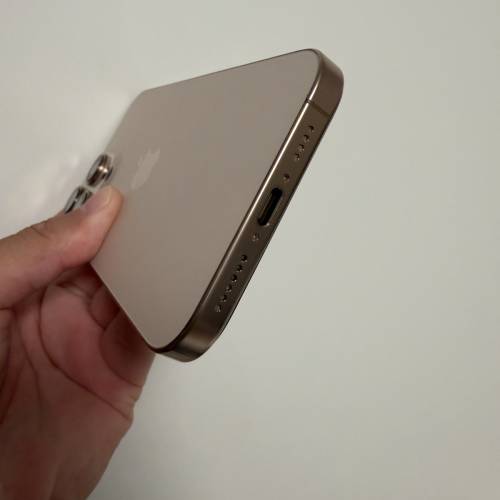 有保iPhone 16pro  max 512gb,港行雙卡黑色鈦金屬，極新冇維修冇暗病，電池健康度90...