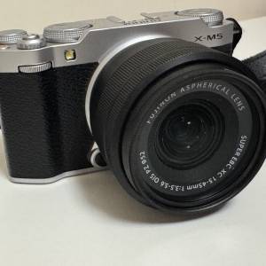 Fujifilm X-M5 silver with 15-45mm lens