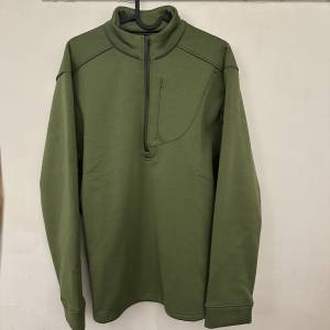99% NEW - Men&rsquo;s Green Sport Outerwear Sweater 男裝綠色保暖禦寒上衣 Size L