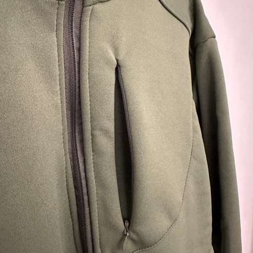 99% NEW - Men&rsquo;s Green Sport Outerwear Sweater 男裝綠色保暖禦寒上衣 Size L
