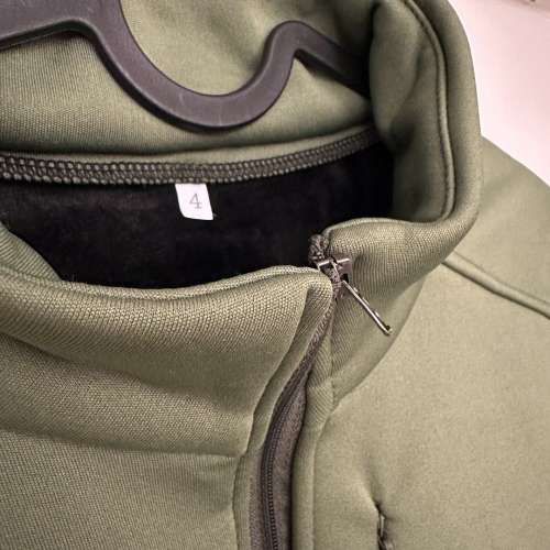 99% NEW - Men&rsquo;s Green Sport Outerwear Sweater 男裝綠色保暖禦寒上衣 Size L