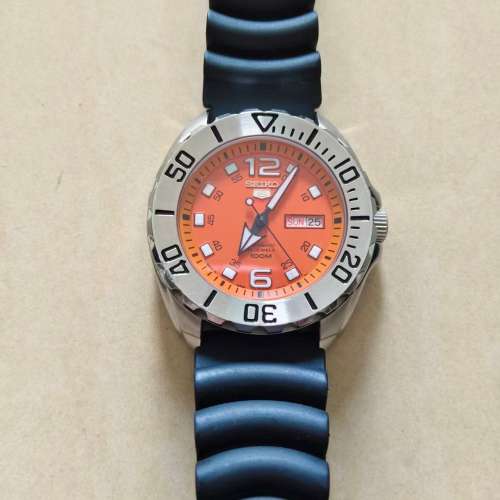 Seiko 精工5號盾橙色錶面