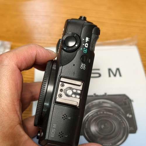 Canon EOS M 第一代機身