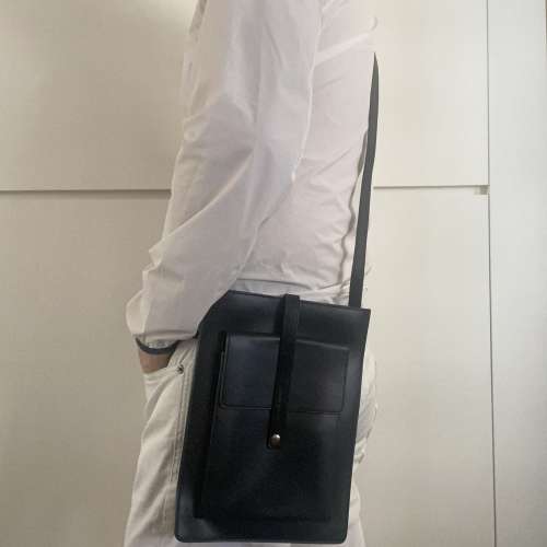 Emporio Armani cross body bag 全真皮薄身斜揹袋