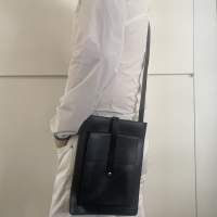 Emporio Armani cross body bag 全真皮薄身斜揹袋