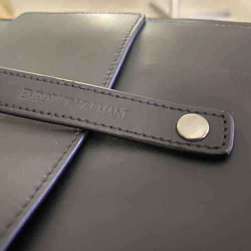 Emporio Armani cross body bag 全真皮薄身斜揹袋