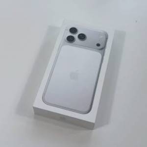 港行 全新 未開封 iPhone 17 pro 256gb 一年蘋果保養 what app 6497 6645 (not 18)