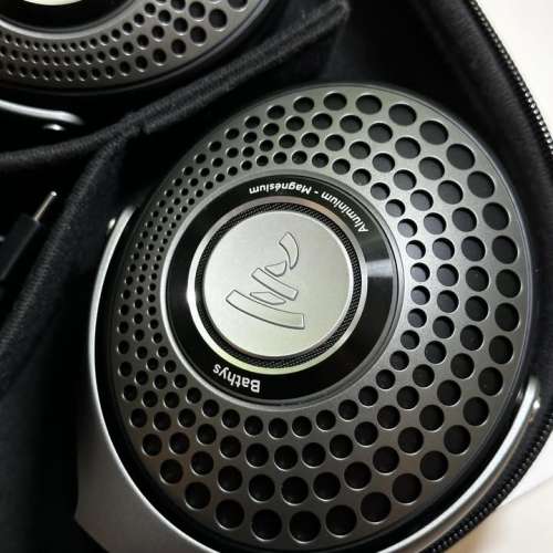 深海潛水艇Bathys藍牙耳機，目前藍牙耳機嘅天花板！自帯獨立DAC，降噪效果也唔錯。...