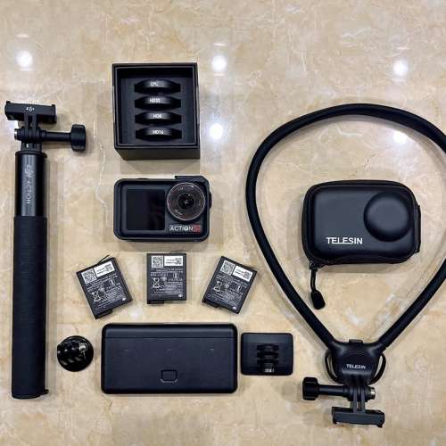 大疆Osmo Action 5 Pro暢拍運動套裝。配件齊全原裝自拍桿、三塊原裝電池、原裝充電...