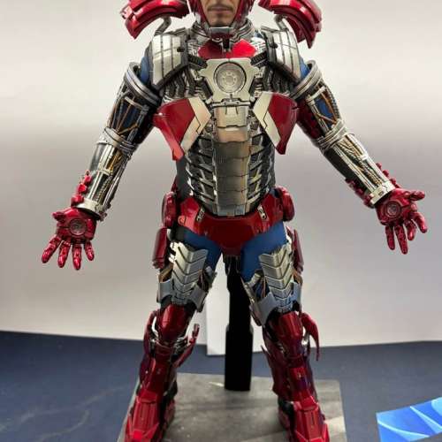 Hottoys Ironman mk5 +Mk5 suit up $1880，無盒新淨，配件圖中所有