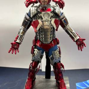 Hottoys Ironman mk5 +Mk5 suit up $1880，無盒新淨，配件圖中所有