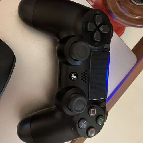 99.9999%新 ps4 pro 1tb ssd 可開心 玩過幾次擺埋入櫃，到而家執屋清櫃 已試過完全...