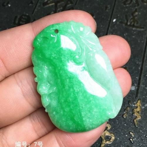 纯天然翡翠花件