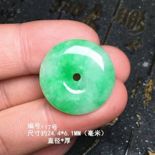 纯天然翡翠平安扣