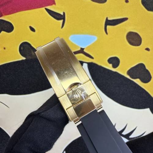 Rolex 勞力士 Yacht‑Master 226658-0001 黃金黑盤膠帶