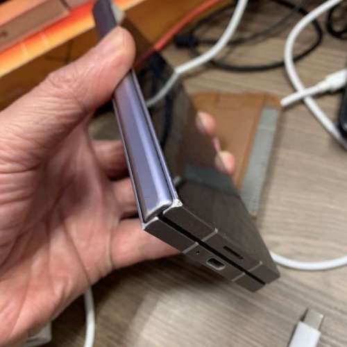 Samsung Z fold 6 港行 512 有微黑點