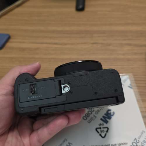 近全新百老匯行貨full set有盒有單有保養 Canon PowerShot V1