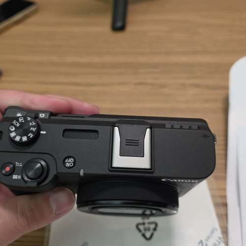 近全新百老匯行貨full set有盒有單有保養 Canon PowerShot V1