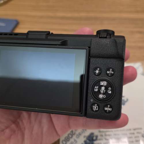 近全新百老匯行貨full set有盒有單有保養 Canon PowerShot V1