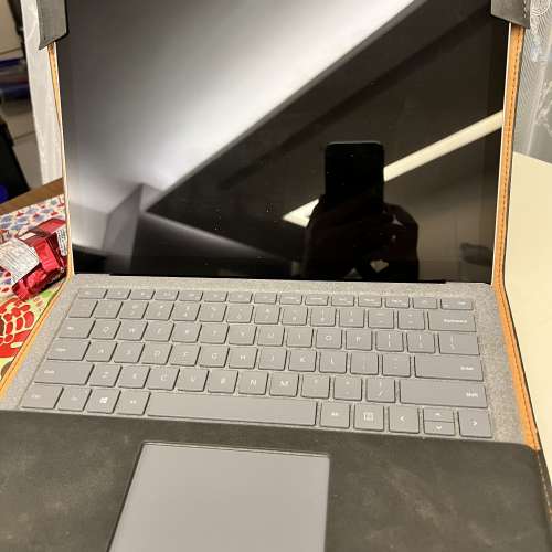 Microsoft Surface Laptop 2 13.5" 觸控顯示器 90%new with leather protect cover