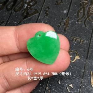 天然翡翠爱心