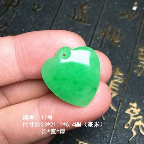 天然翡翠爱心