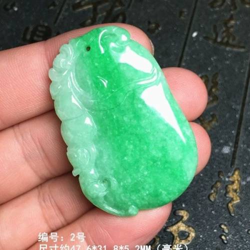 天然翡翠绿阻绿花件