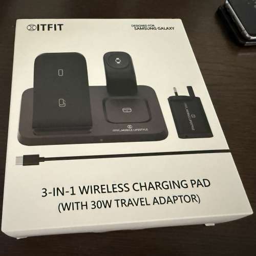ITFIT 3-in-1 Wireless Charging Pad with 30W Travel Adaptor 合一無線充電板（帶3...