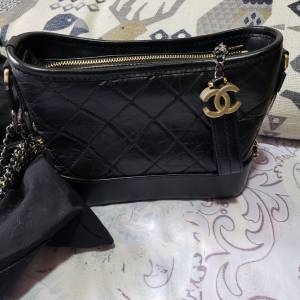 CHANEL  gabrielle 牛皮肩背袋黑色 98%新 .可以交換其他手袋錢包用。