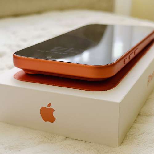 iPhone 17 pro 橙色，電池100%